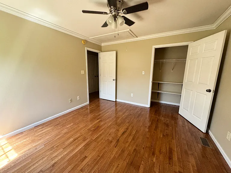 1052 Brownsboro Rd — Photo 8