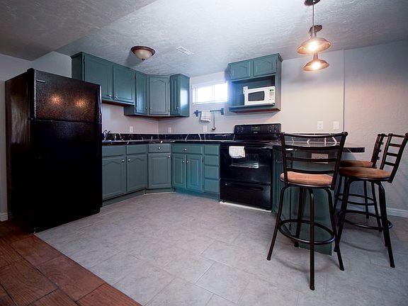 2nd image of 1465 S Navajo St