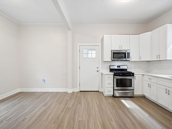 4th image of 2909 N Ridgeway Ave #2