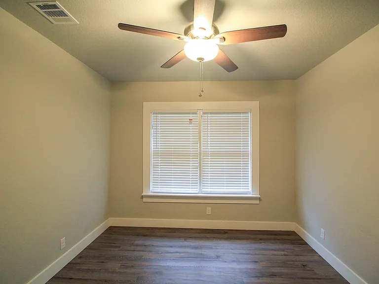 1138 Iowa St — Photo 7
