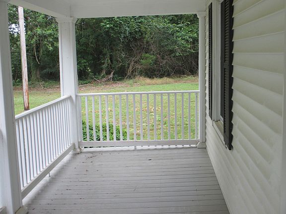 3rd image of 1318 N Schumaker Dr