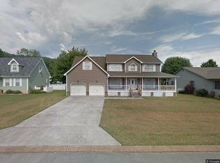 153 Willow Creek Dr, Soddy Daisy, TN 37379