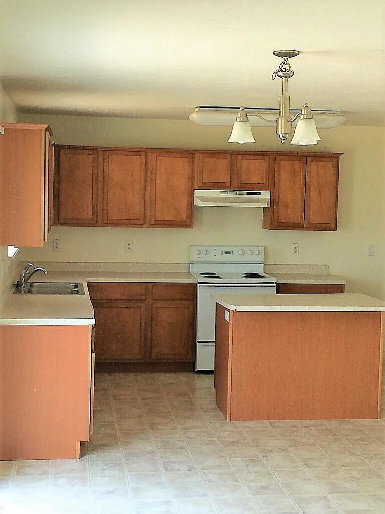 4 bed, 2.5 bath, 2152 sqft, $2,000 — Photo 4