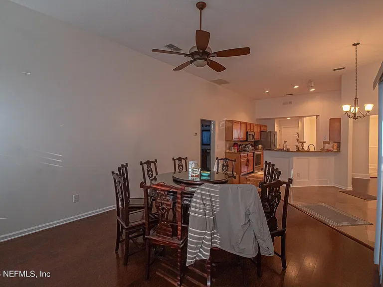 8146 Leafcrest Dr — Photo 9