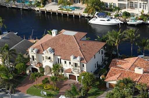 1st image of 942 Hyacinth Dr