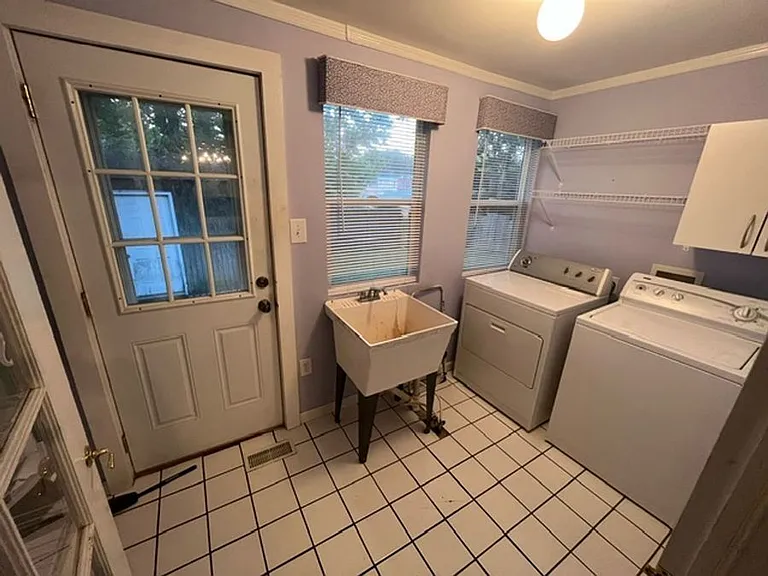 104 S Walnut St — Photo 3