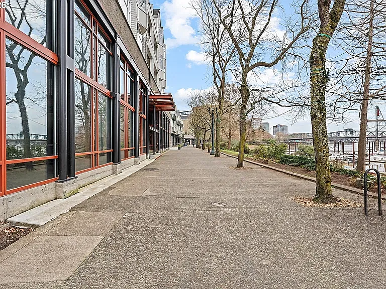Building Photo - 1710 SW Harbor Way #301