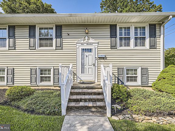 5th image of 400 Winton Ave