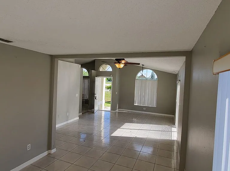 2370 Harbor Town Dr — Photo 3