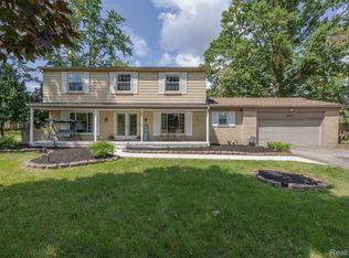 25315 Lyncastle St, Farmington Hills, MI 48336