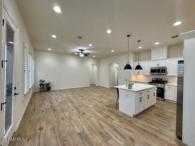 3 bed, 3.5 bath, 1913 sqft, $2,750 — Photo 2