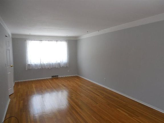 4th image of 5335 Sultana Dr