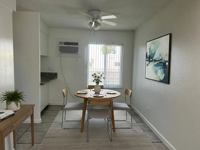 Knotty Apartments — Photo 3