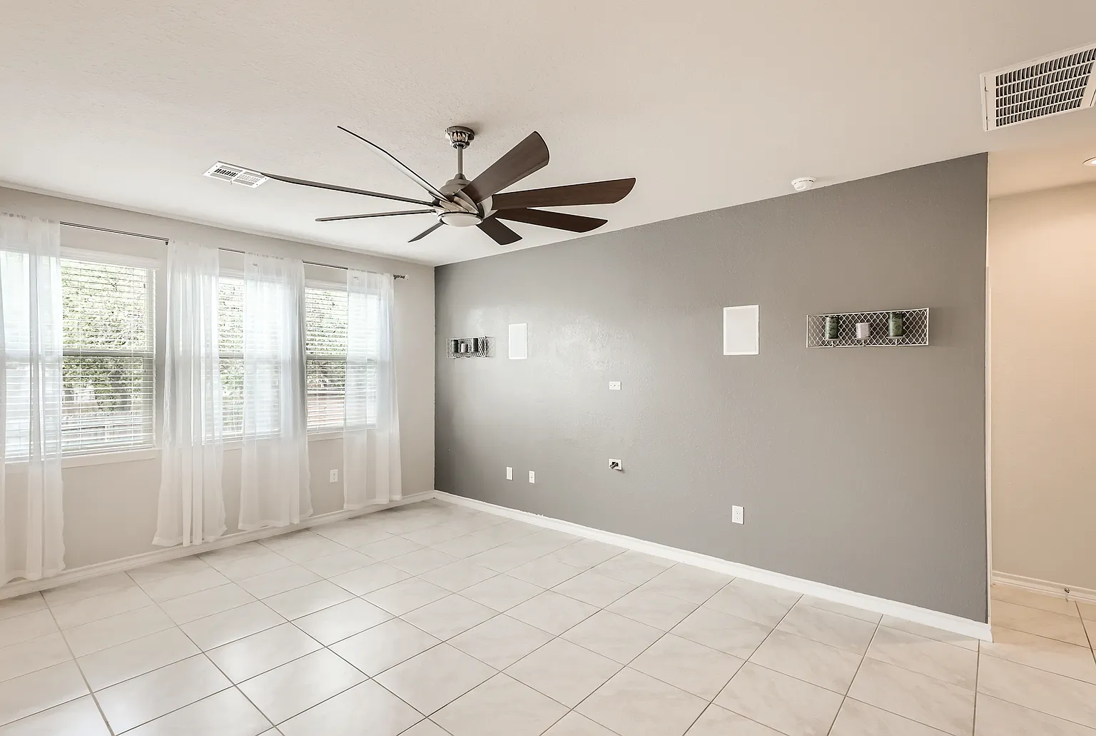 5 bed, 2838 sqft, $2,750 — Photo 4