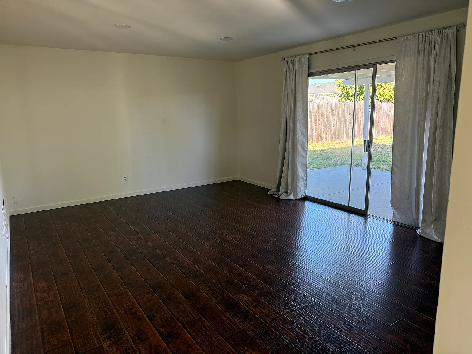 3 bed, 1205 sqft, $3,375 — Photo 3