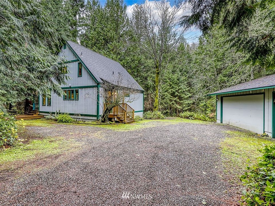 As you approach off Black Bear, drive to the left circles back to Black Bear, 1200 sq foot shop on the right.