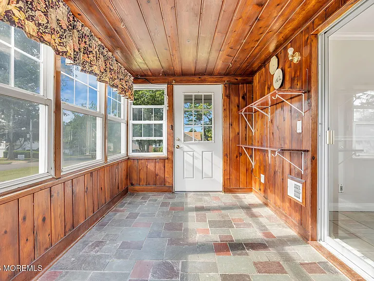 37 Highland Ave — Photo 16