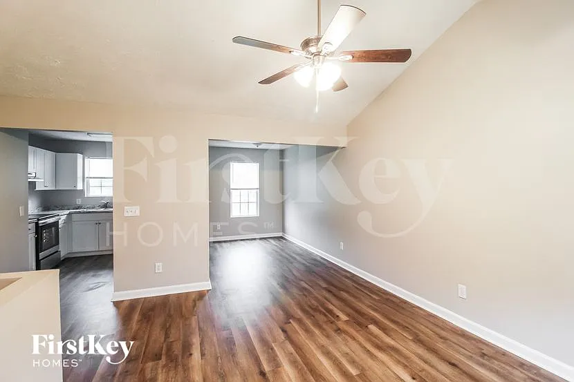 3 bed, 2.0 bath, 1572 sqft, $2,285 — Photo 3