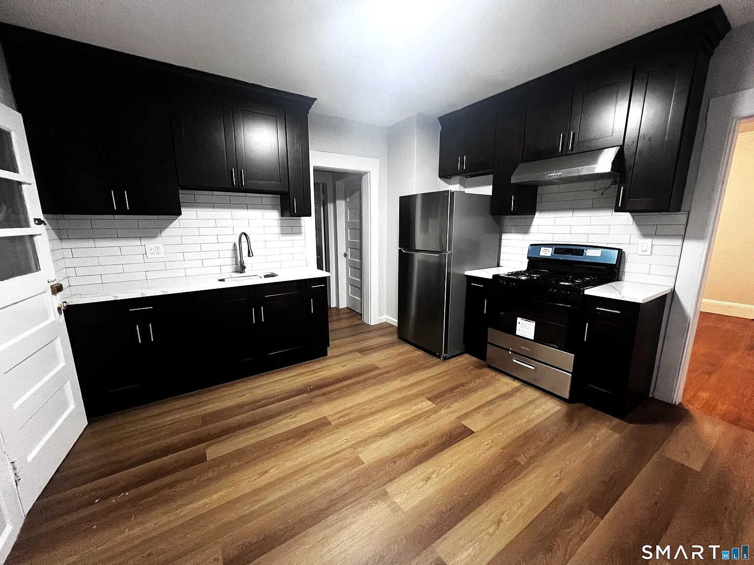 3 bed, 1.0 bath, 1252 sqft, $2,400 — Photo 3