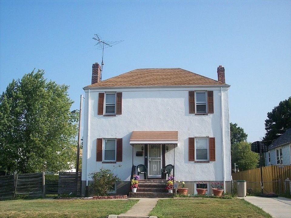 Front w/ Drive Way