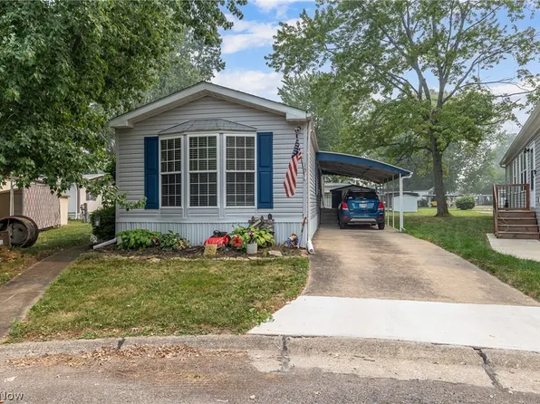 15 Elgin Oval, Olmsted Falls, OH 44138