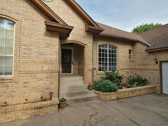 2nd image of 601 Joni Deanne Ct