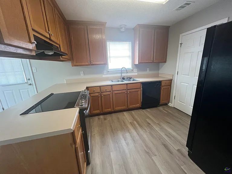 215 Haverhill Cir — Photo 8
