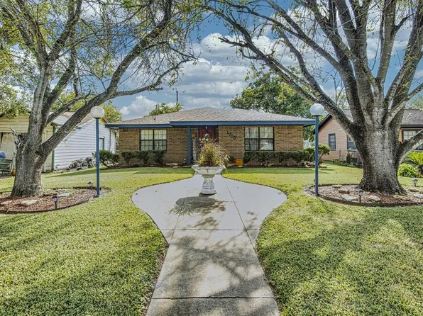 1719 N Avenue H, Freeport, TX 77541