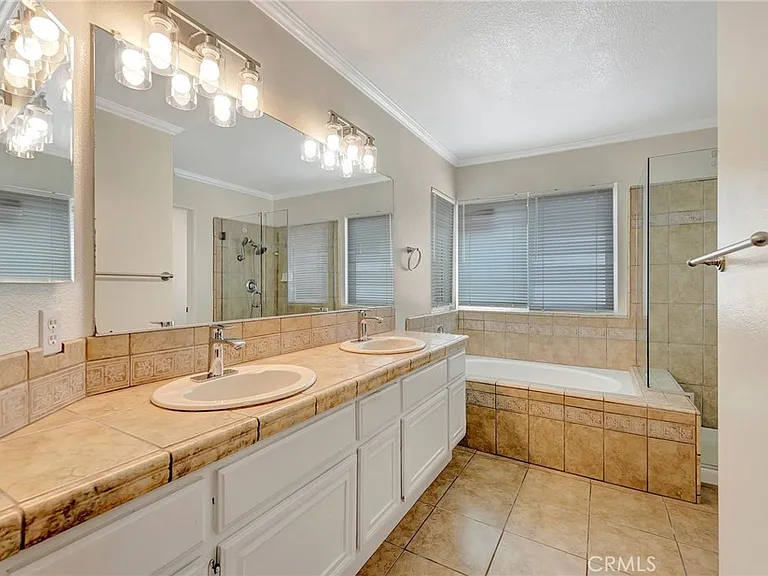 24811 Cutter — Photo 14