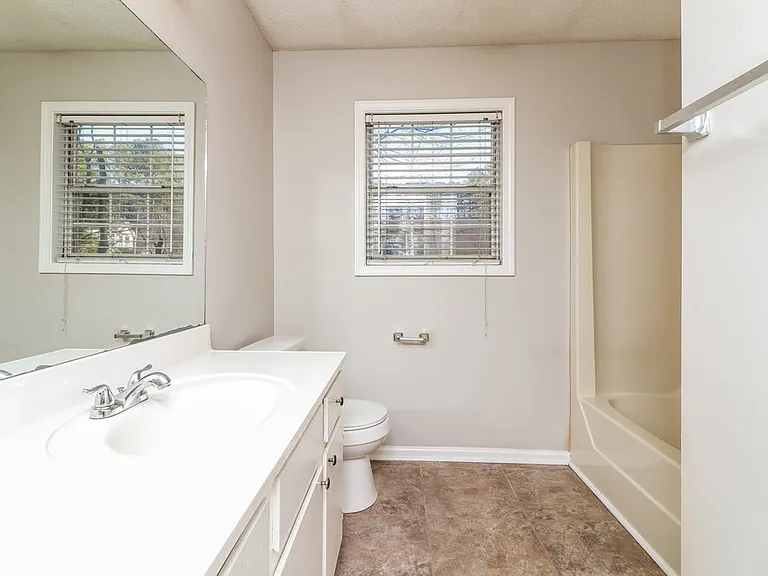 200 Campbell Dr — Photo 14