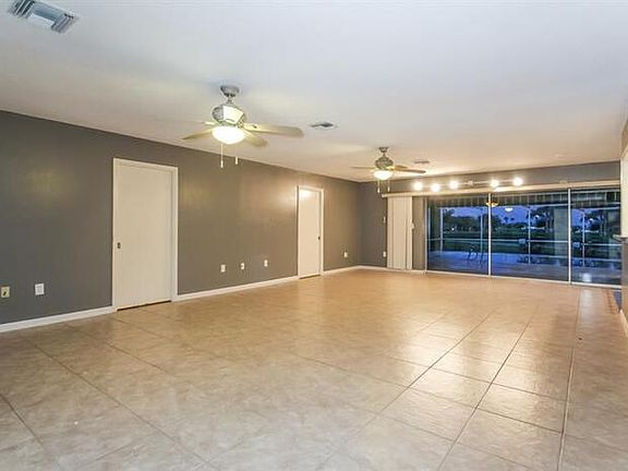 3rd image of 105 Golf Club Ln