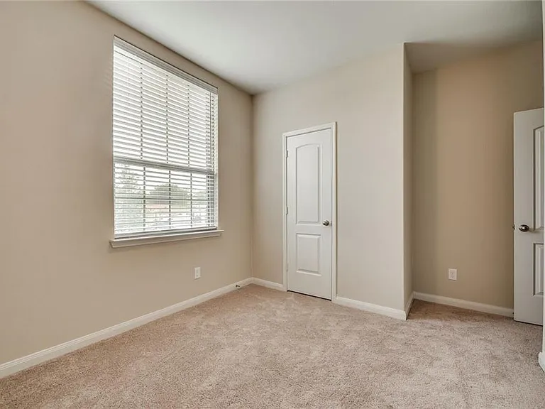 228 Ryan St — Photo 5