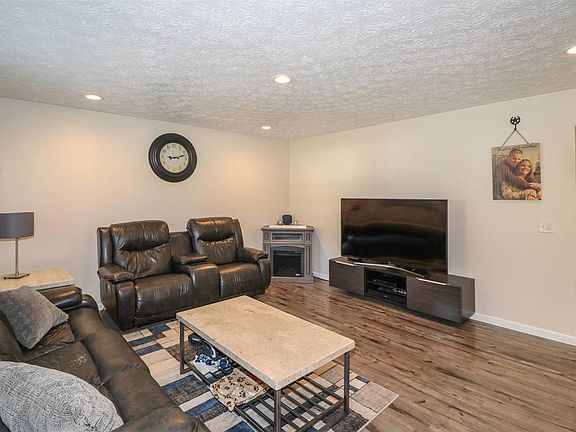 4th image of 5730 Lake Erie Dr
