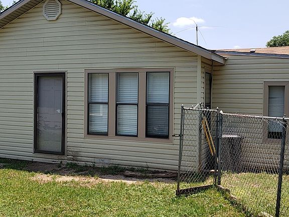 2nd image of 1605 San Carlos St