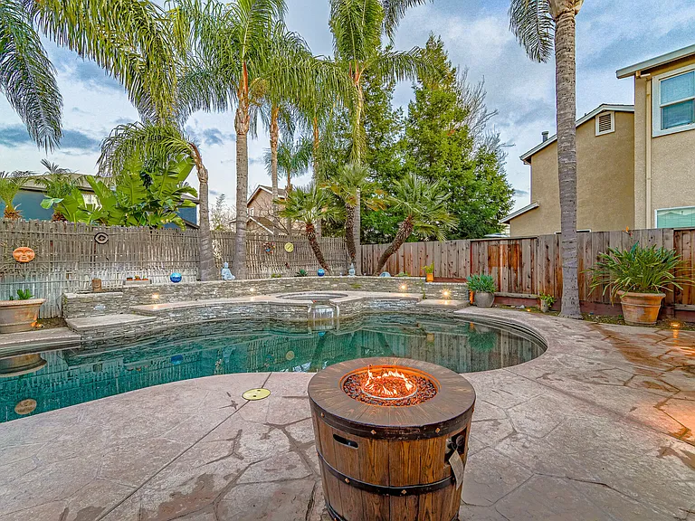 Montara Dr — Photo 25