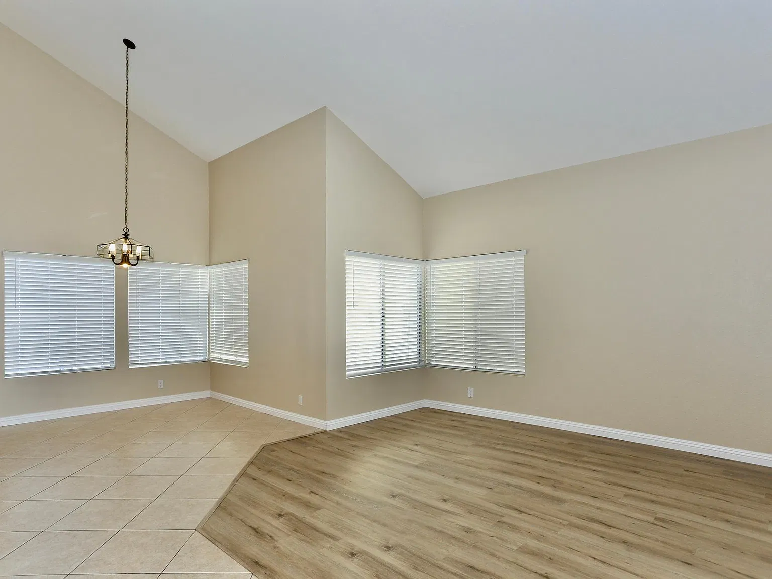 3 bed, 2.5 bath, 1850 sqft, $4,448 — Photo 3