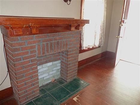 4th image of 1815 1st St