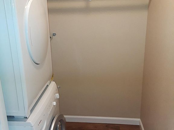 Spacious laundry room! 