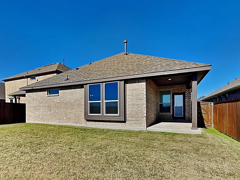 545 Hazeltine Rd — Photo 17