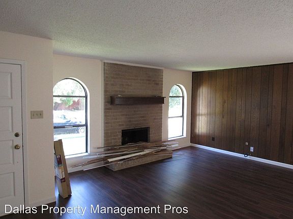 4th image of 1202 Hickory Hill Dr