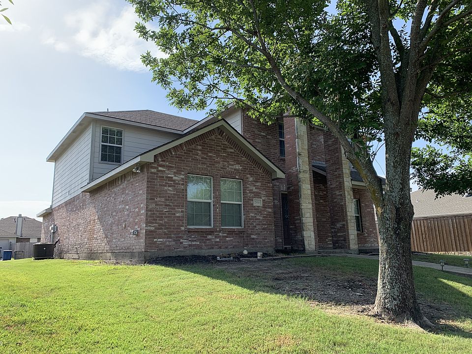 2nd image of 2816 Lake Vista Dr