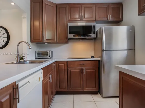 3506 NW 49th Ave APT 511, Lauderdale Lakes, FL 33319