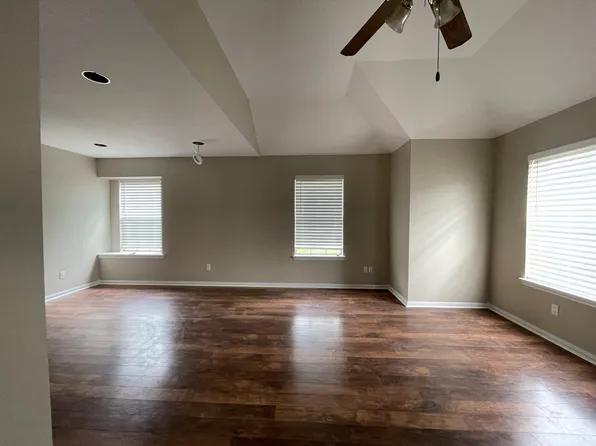 1163 Lovett St, Tomball, TX 77375