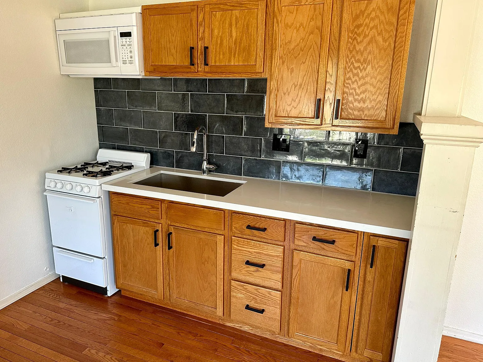 2 bed, 1000 sqft, $2,200 — Photo 4