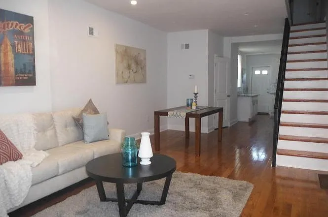 1537 S Chadwick St — Photo 3