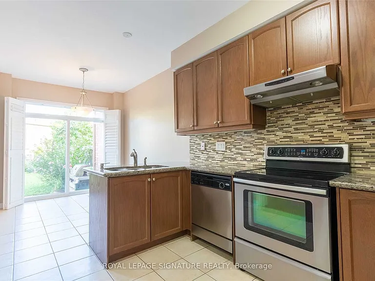 128 Holmes Cres — Photo 10