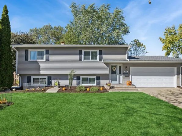 896 Canterbury Dr, Crystal Lake, IL 60014