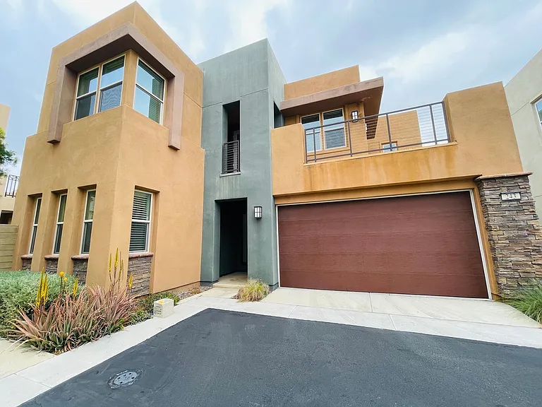 243 Radial — Photo 1