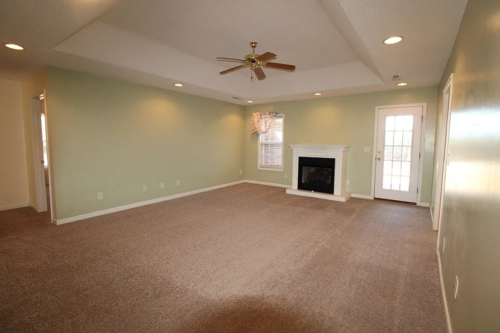 3 bed, 2.0 bath, 1611 sqft, $1,850 — Photo 3