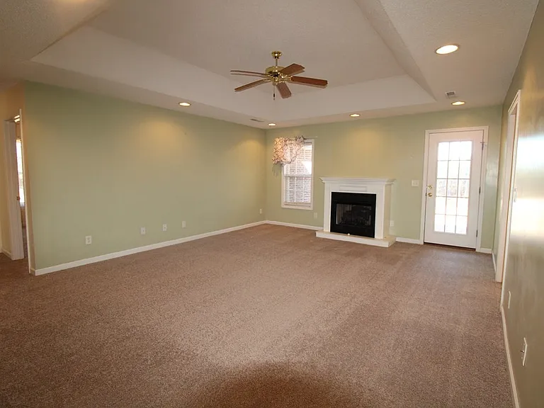 305 Trillium Ln — Photo 3
